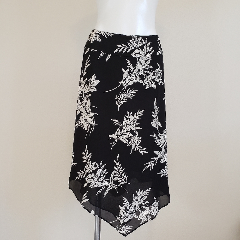 𝅺Alfani Black/White 100% Silk Floral Asymmetrical Skirt
